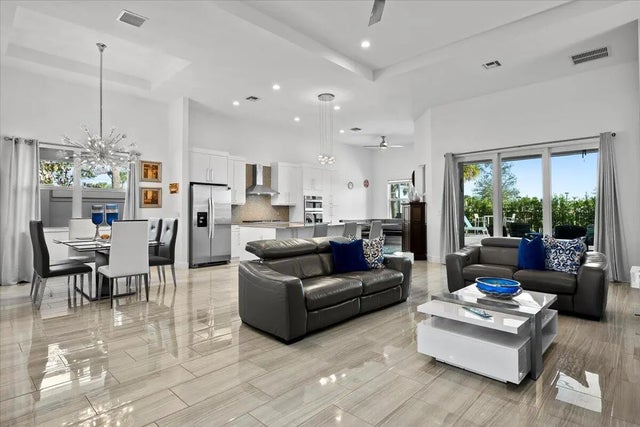 Photo of Listing #R11159216