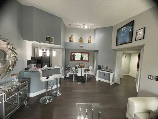 2 of 5 - 2039 Se 10th Avenue #517, Fort Lauderdale, FL