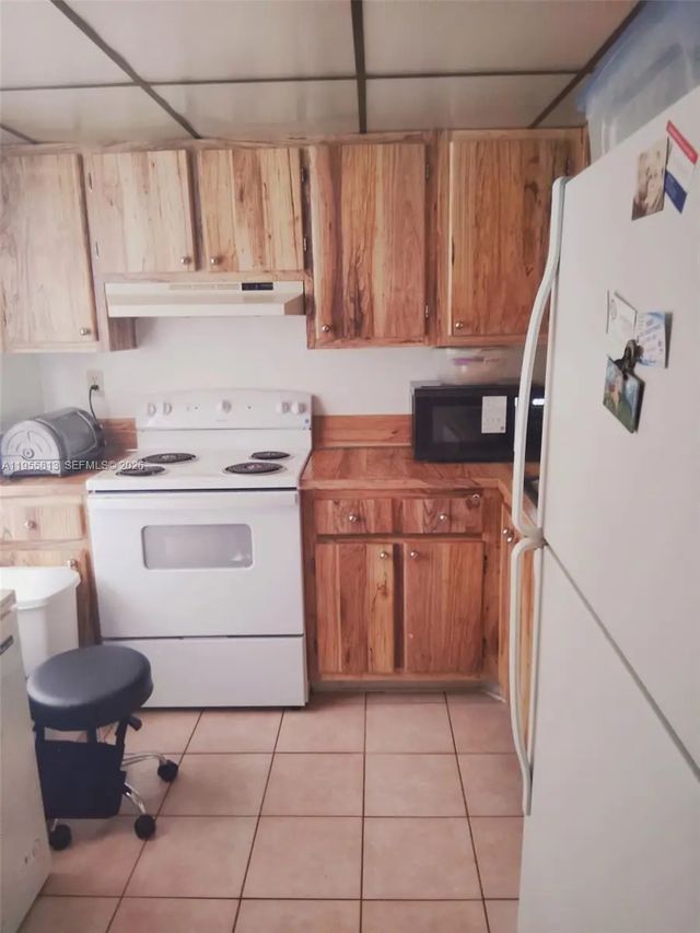 2 of 7 - 3121 Nw 47th Terrace #411, Lauderdale Lakes, FL