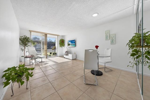 3 of 18 - 9281 Sunrise Lakes Boulevard #107, Sunrise, FL