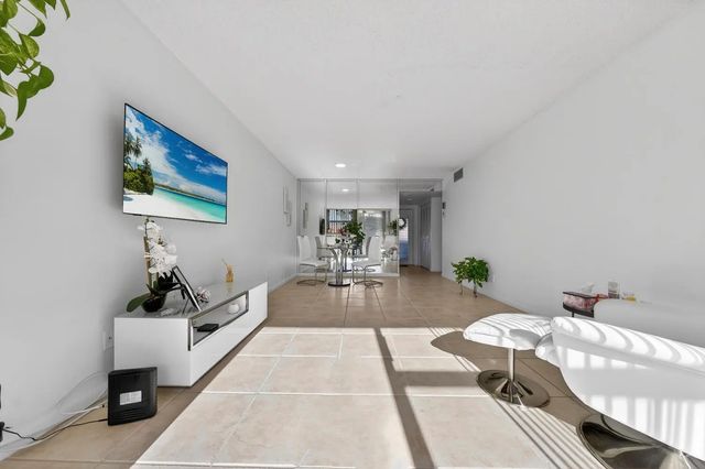 4 of 18 - 9281 Sunrise Lakes Boulevard #107, Sunrise, FL