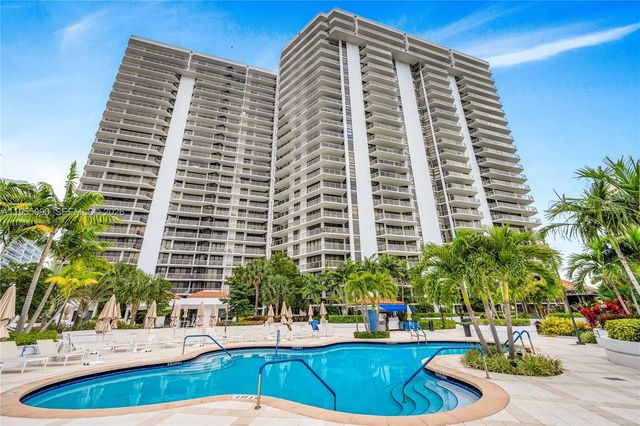 20281 E Country Club Drive #210, Aventura