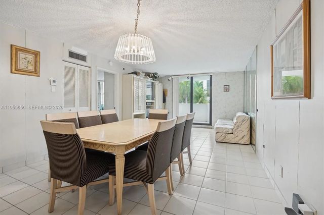 4 of 12 - 4301 Collins Avenue #202, Miami Beach, FL