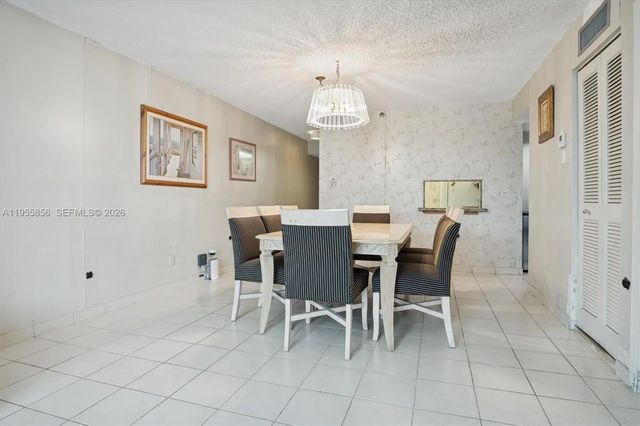 5 of 12 - 4301 Collins Avenue #202, Miami Beach, FL