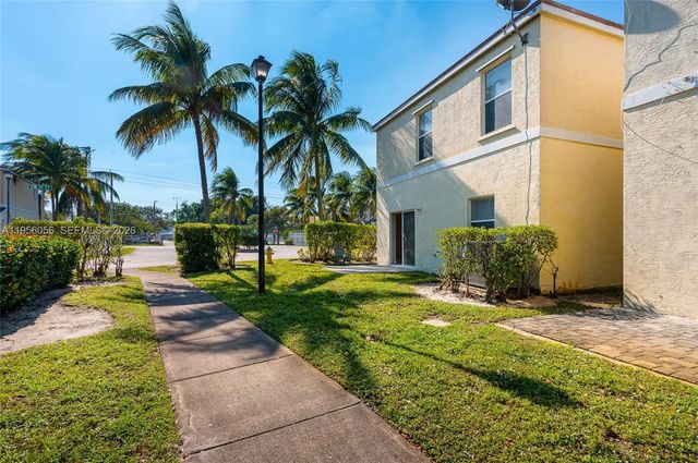 3 of 26 - 1001 Sw 15th Street, Deerfield Beach, FL