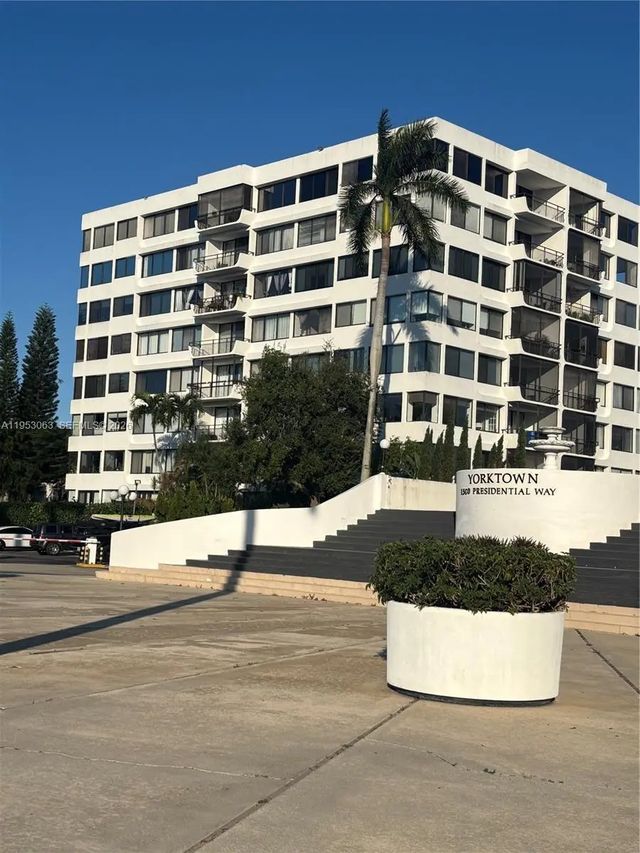 1500 Presidential Way #504, West Palm Beach