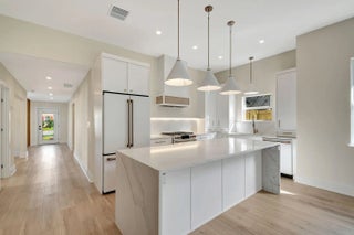 Photo of Listing #F10549418