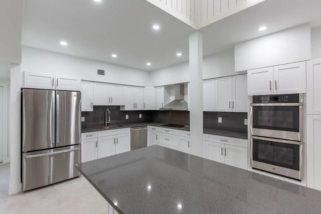 3 of 27 - 1989 Canterbury Circle, Wellington, FL