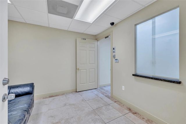 3 of 28 - 1400 E Oakland Park Boulevard #103, Oakland Park, FL