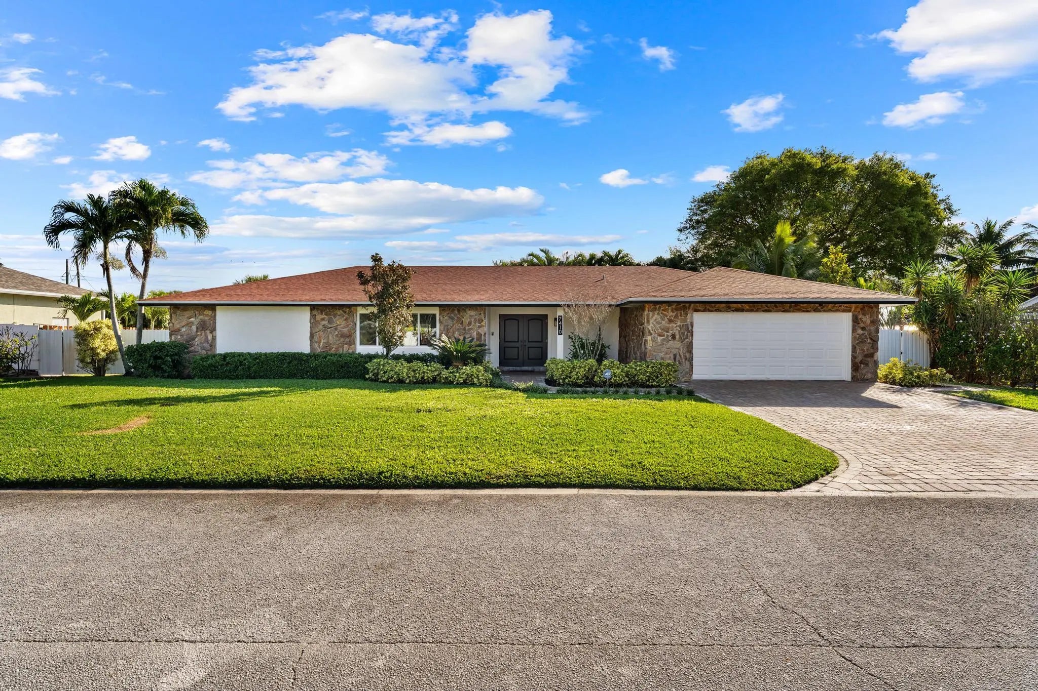 Real estate - MLS R11159473, Lake Clarke Shores