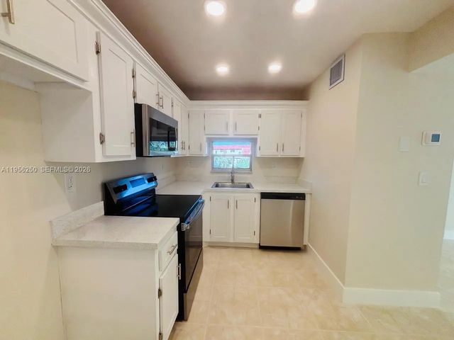 3 of 20 - 411 S Hollybrook Drive #305, Pembroke Pines, FL