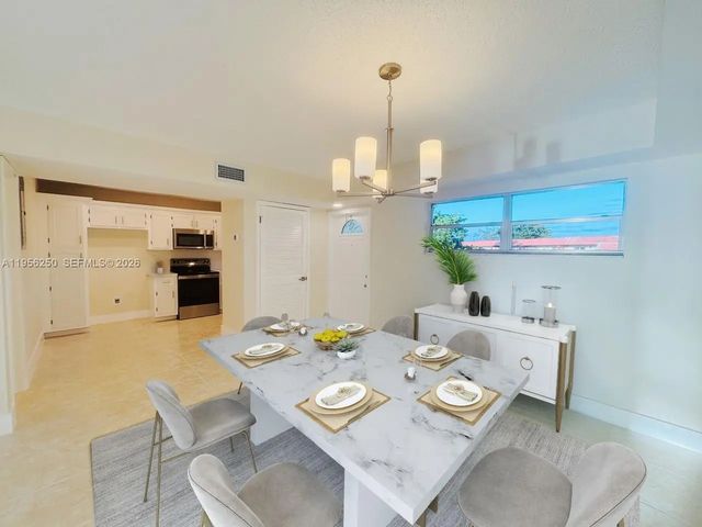5 of 20 - 411 S Hollybrook Drive #305, Pembroke Pines, FL