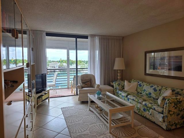 4 of 26 - 1001 Colony Point Circle #405, Pembroke Pines, FL