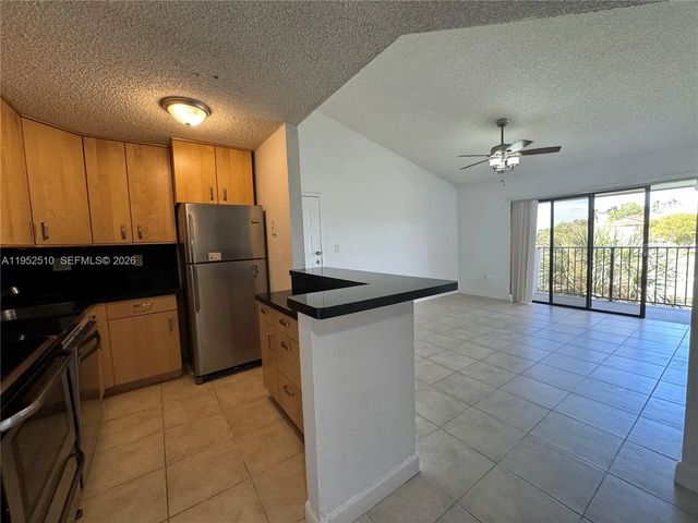7235 Nw 179th Street #311, Hialeah