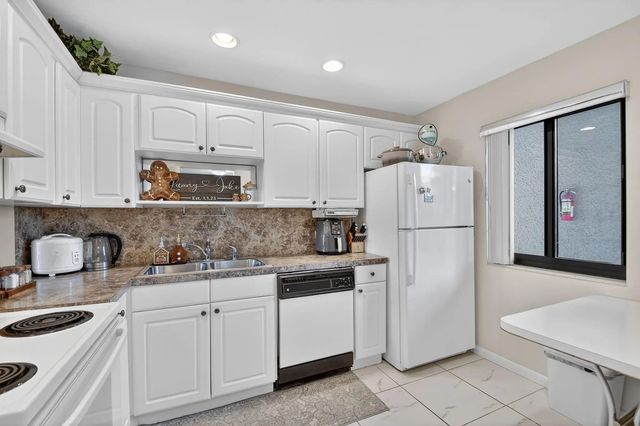 2 of 76 - 4272 Deste Court #106, Lake Worth, FL