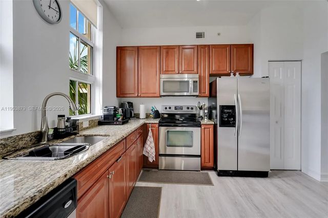 5 of 37 - 3001 Ne 185th Street #612, Aventura, FL