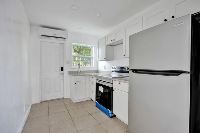 4 of 9 - 306 Ne 13th Avenue, Pompano Beach, FL