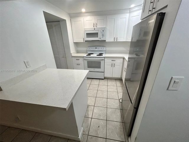 2 of 75 - 815 Sw 30th Street #j, Fort Lauderdale, FL