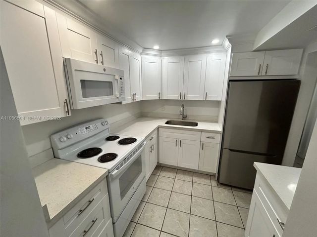 4 of 75 - 815 Sw 30th Street #j, Fort Lauderdale, FL
