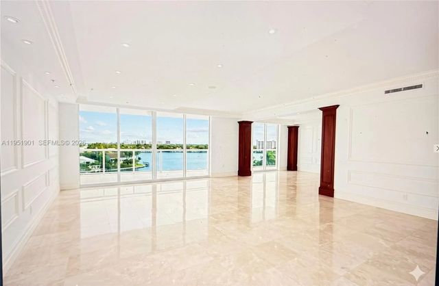2 of 23 - 20201 E Country Club Drive #608, Aventura, FL