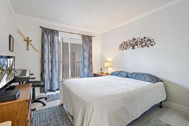 4 of 25 - 1516 S Lakeside Drive #207, Lake Worth Beach, FL