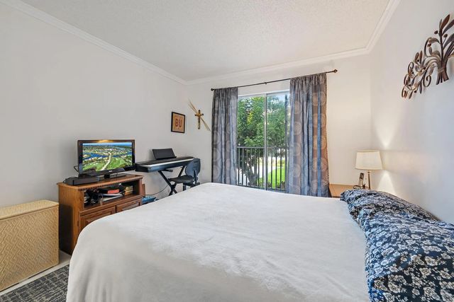 5 of 25 - 1516 S Lakeside Drive #207, Lake Worth Beach, FL