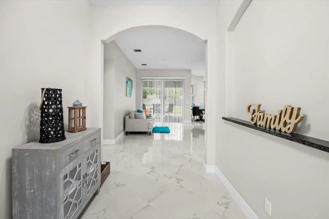 Photo of Listing #R11159804