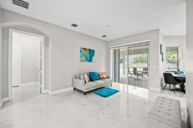 3 of 43 - 562 Sw Souris Avenue, Port St. Lucie, FL