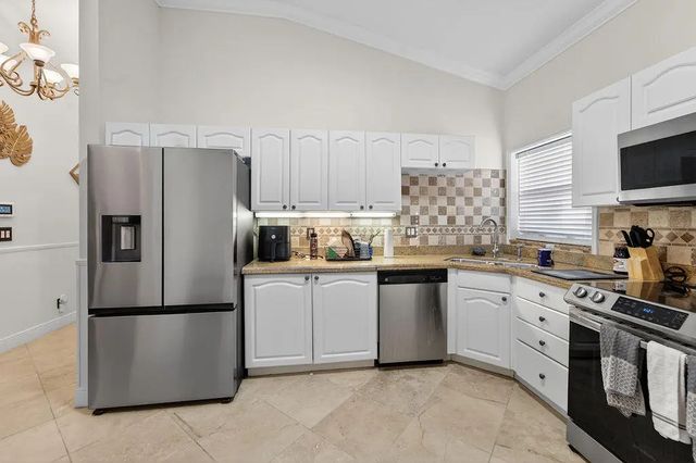 3 of 42 - 8063 Via Hacienda, Riviera Beach, FL
