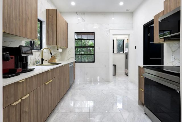 5 of 42 - 1629 S Lakeside Drive, Lake Worth Beach, FL