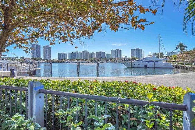 3 of 32 - 3610 Yacht Club Drive #1001, Aventura, FL