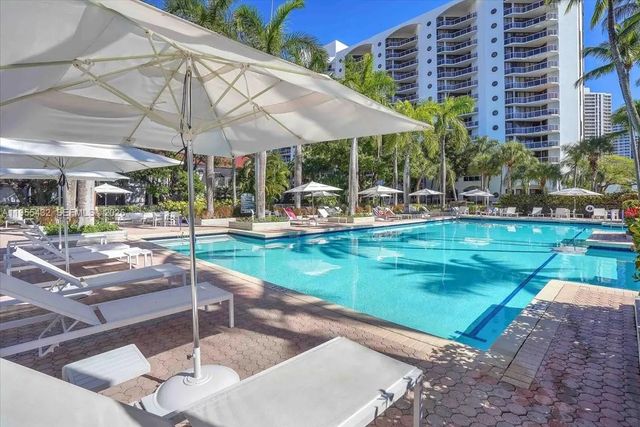 4 of 32 - 3610 Yacht Club Drive #1001, Aventura, FL