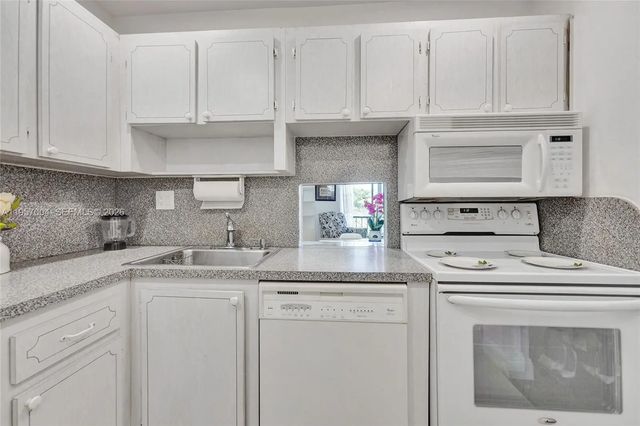 4 of 7 - 8260 Sw 24th Street #6210, North Lauderdale, FL