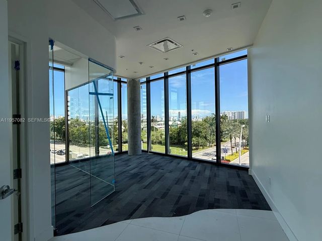 4 of 7 - N/A, Aventura, FL