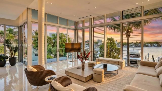 3750 Yacht Club Drive #th1, Aventura