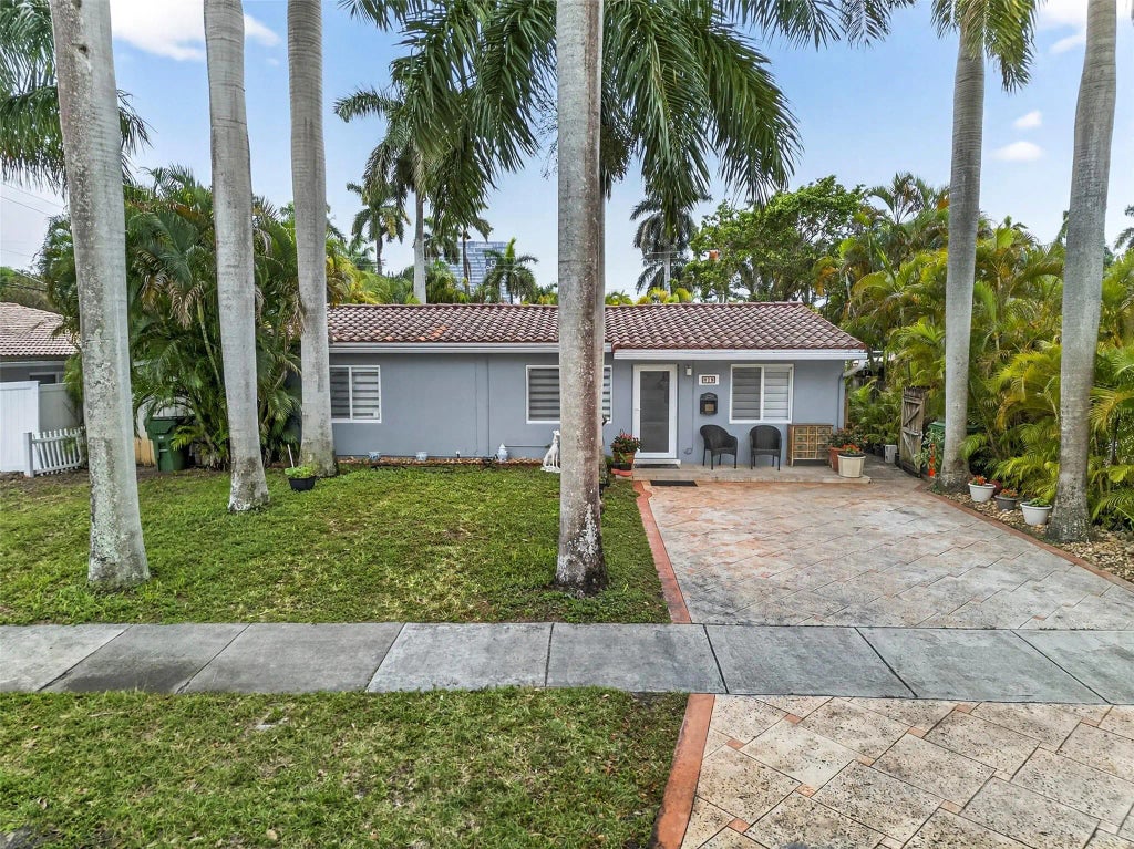 918 Ne 4th Street, Hallandale Beach