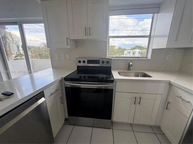 5 of 16 - 3052 Sw 27th Avenue #301, Miami, FL