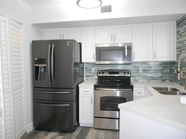 3 of 26 - 1000 Scotia Drive #304, Hypoluxo, FL