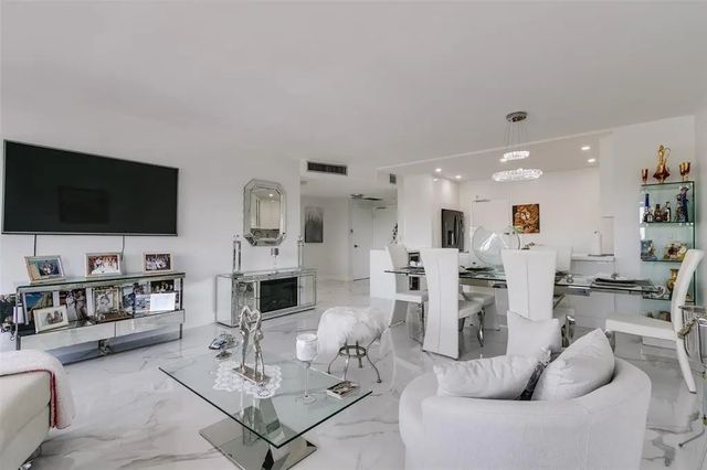 2 of 38 - 3333 Ne 34th Street #304, Fort Lauderdale, FL