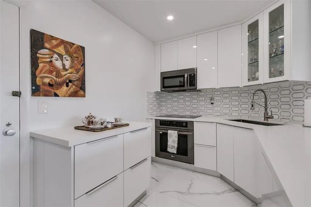 3 of 38 - 3333 Ne 34th Street #304, Fort Lauderdale, FL