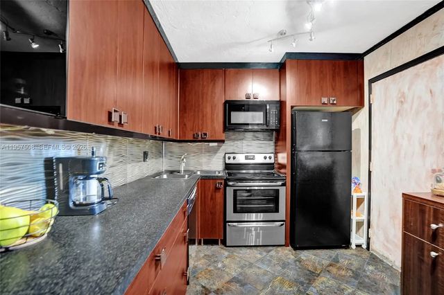 3 of 45 - 1000 Ne 12th Avenue #505, Hallandale Beach, FL