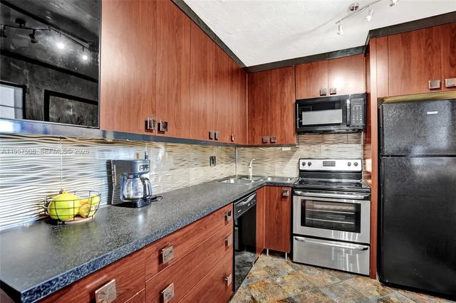4 of 45 - 1000 Ne 12th Avenue #505, Hallandale Beach, FL