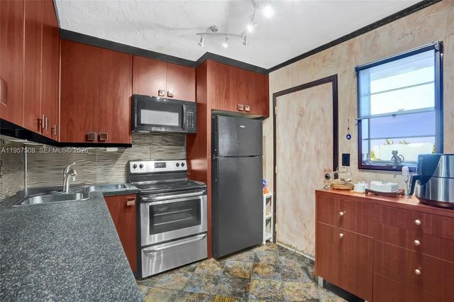 5 of 45 - 1000 Ne 12th Avenue #505, Hallandale Beach, FL