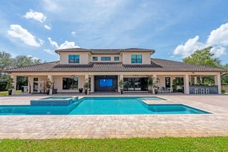 Photo of Listing #R11160100