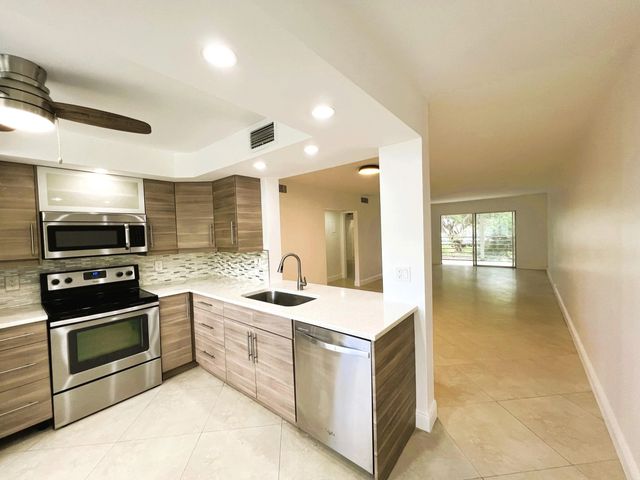 2 of 38 - 3001 Portofino Isle #e2, Coconut Creek, FL