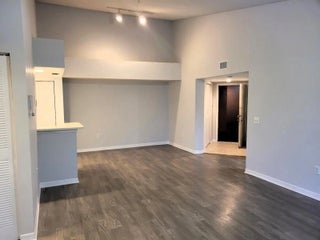 Photo of Listing #R11160177