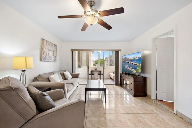 701 Lori Drive #206, Palm Springs