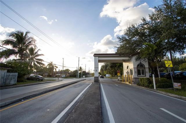 2 of 25 - 20490 Nw 7th Avenue #15, Miami Gardens, FL