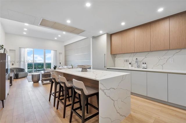 3 of 15 - 2301 Collins Avenue #1633, Miami Beach, FL