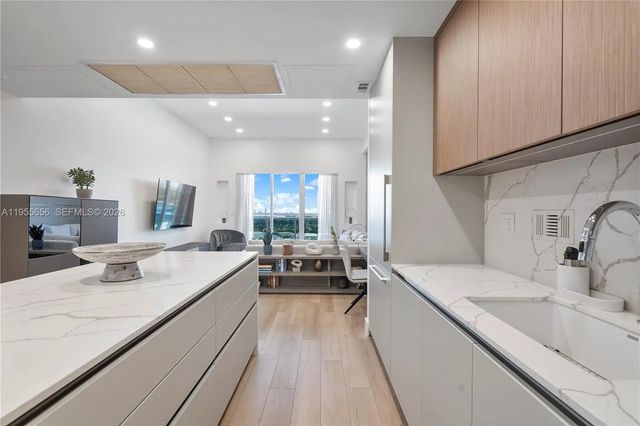 4 of 15 - 2301 Collins Avenue #1633, Miami Beach, FL